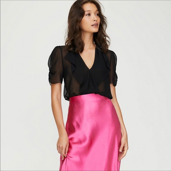 Aritzia Tops - ⭐️Aritzia Babaton Tinsley silk blouse♥️ New list